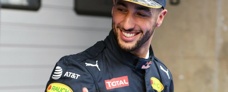 Daniel Ricciardo extends Red Bull contract until 2018